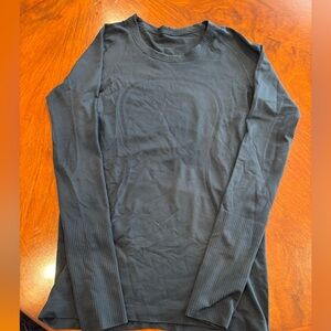 Lululemon Run swiftly long sleeve shirt size 4/6